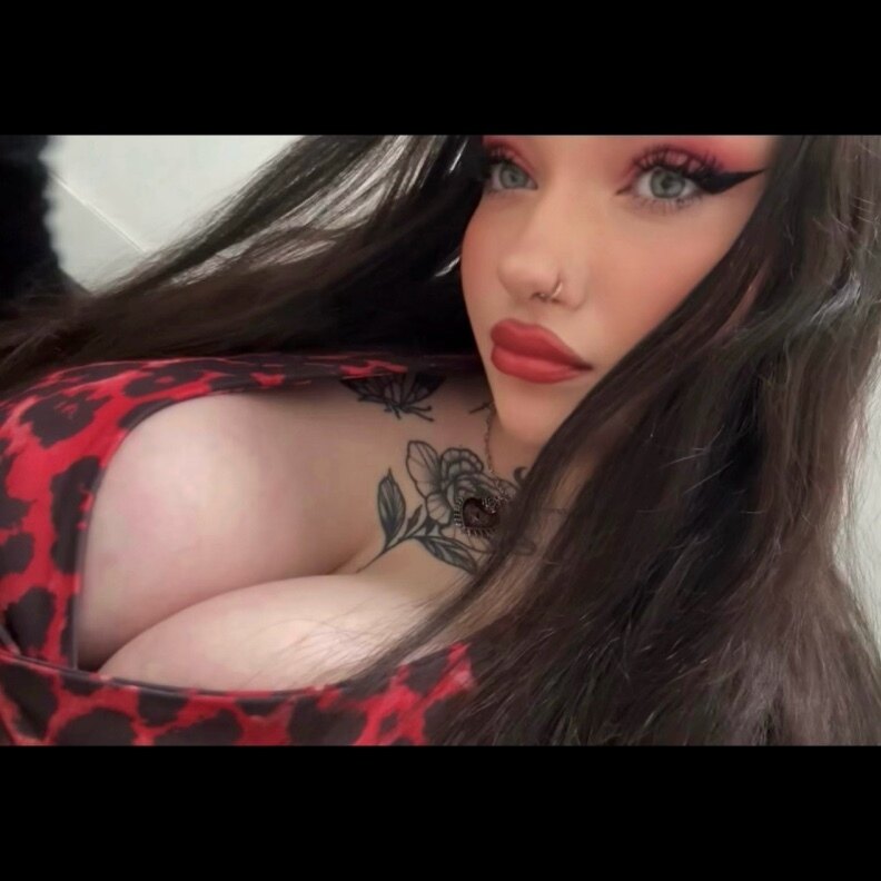 Kat - Onlyfans Creator