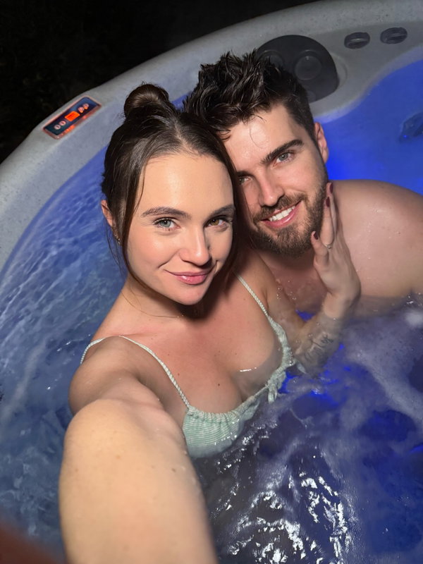 Itshannahandjames - OnlyFans creator with 0 reviews (0.0/5 stars)