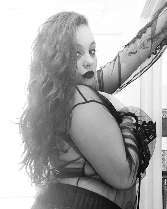 Danielle Mullens - créateur OnlyFans avec 0 avis (0.0/5 étoiles)