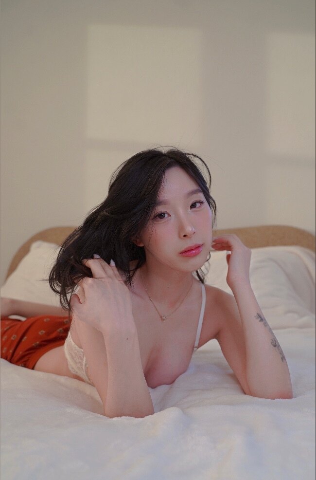 Elle Lee header