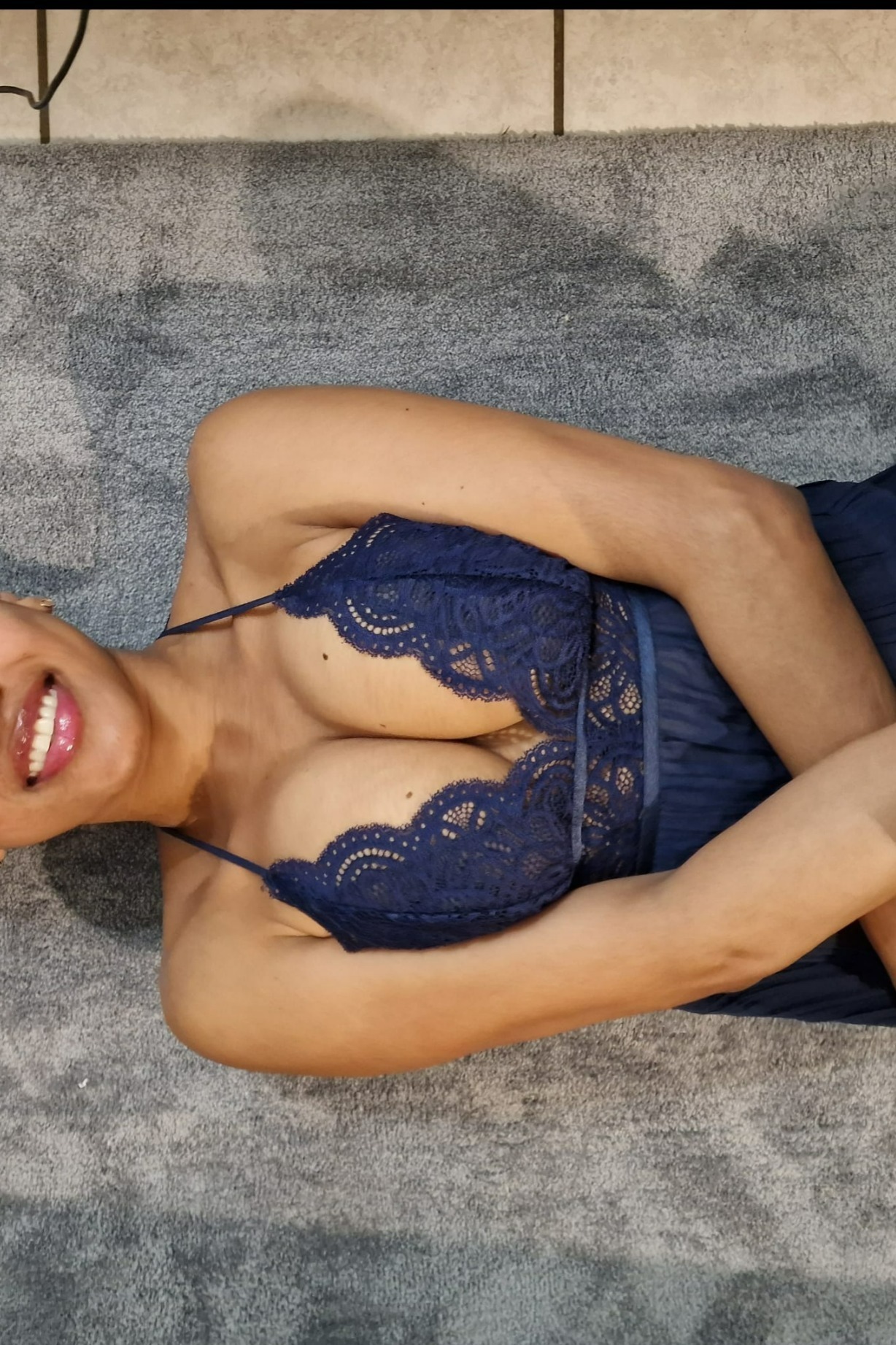 Verónica titty header
