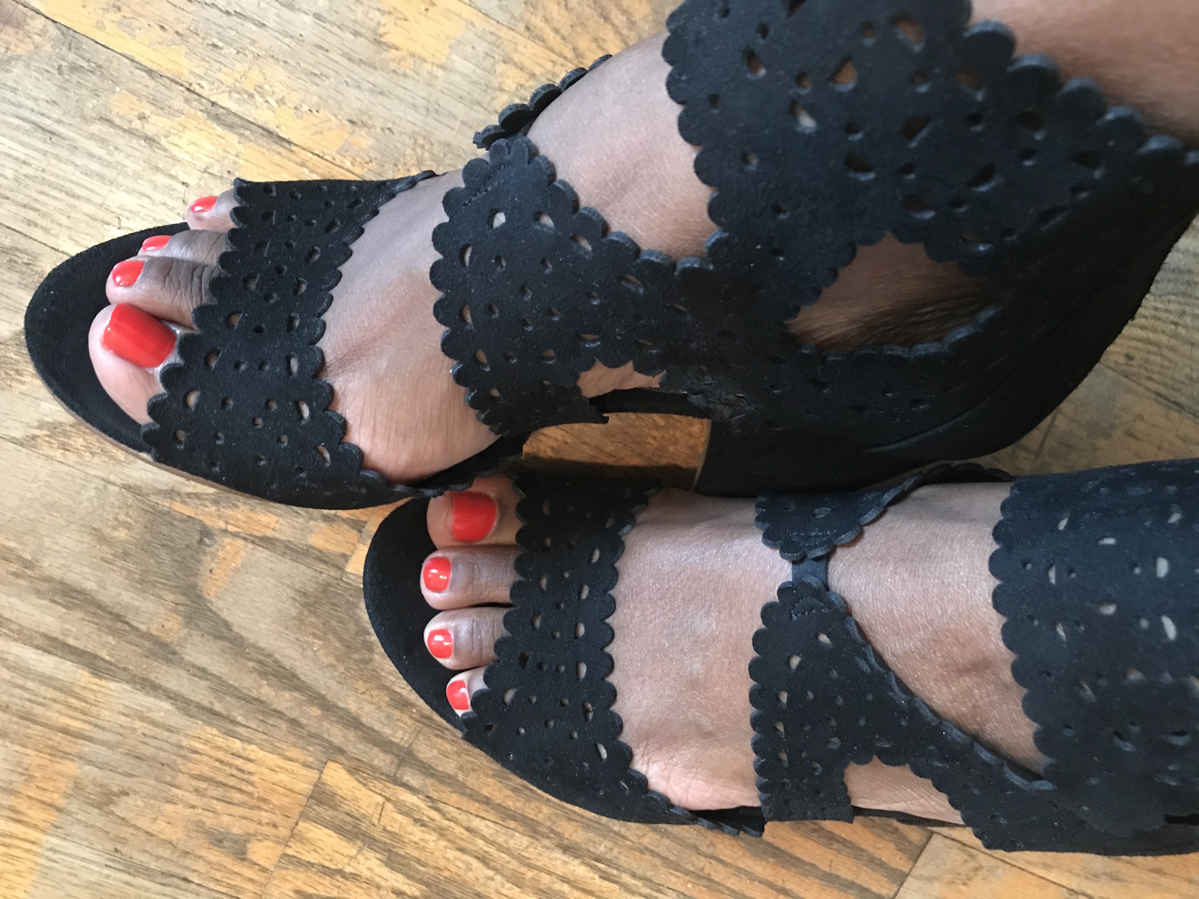 EbonyFeet_LadyinRed header
