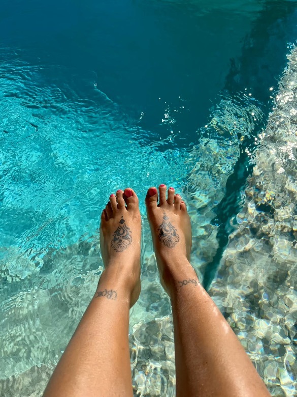 Hippie feet header