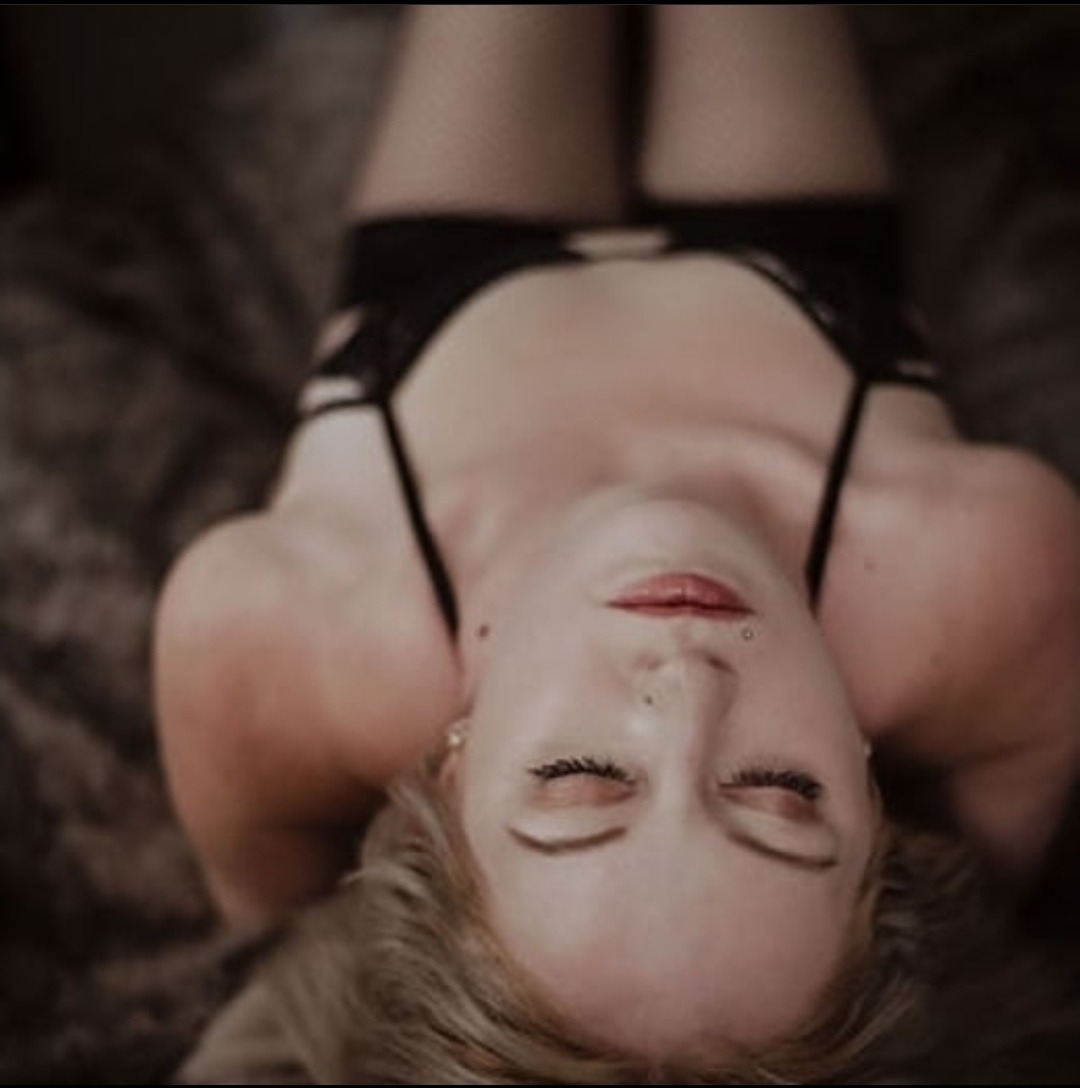 Strawberry Blonde Bombshell 💋 header