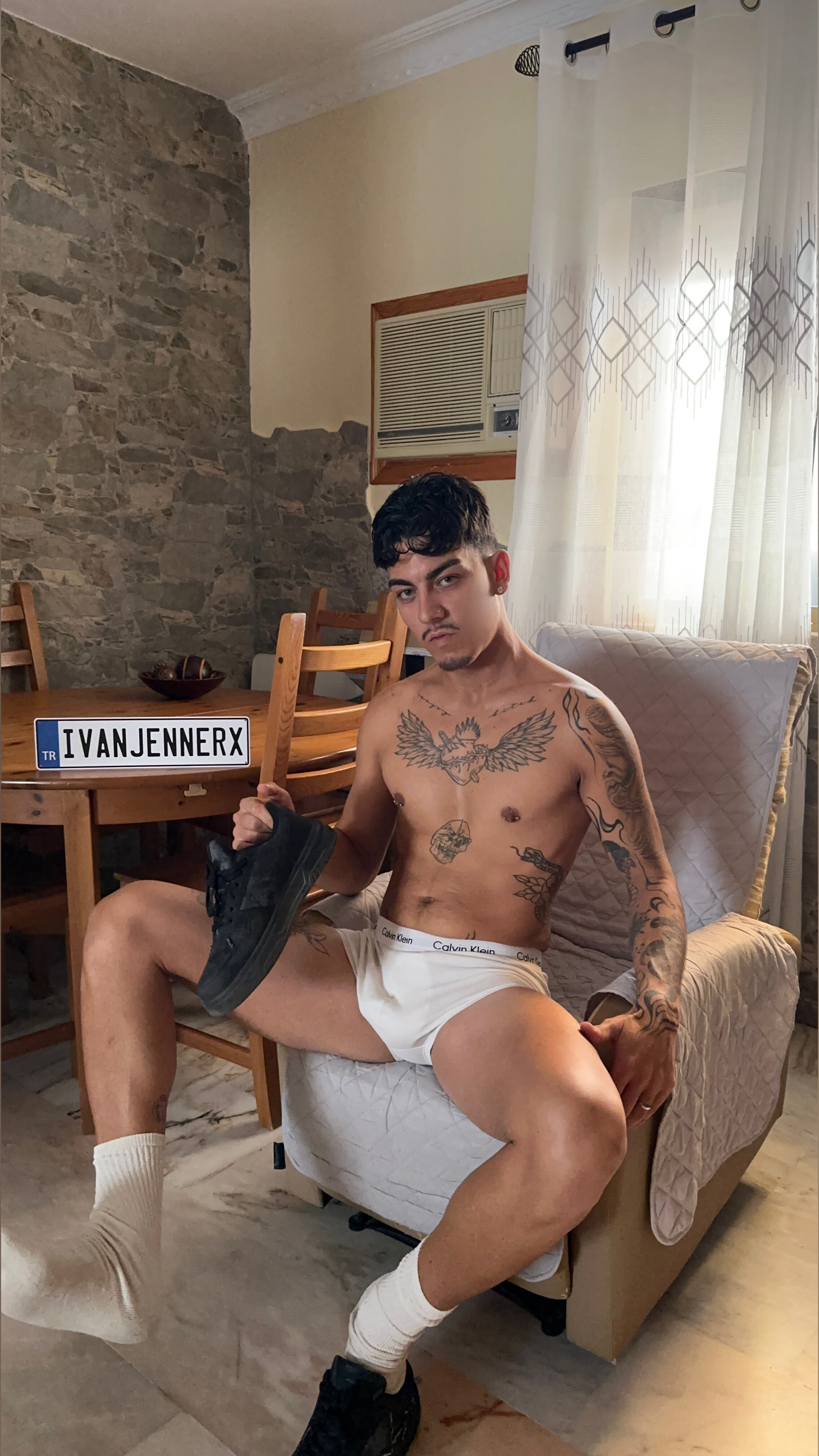 🄸🅅🄰🄽 🄹🄴🄽🄽🄴🅁 🦊 header