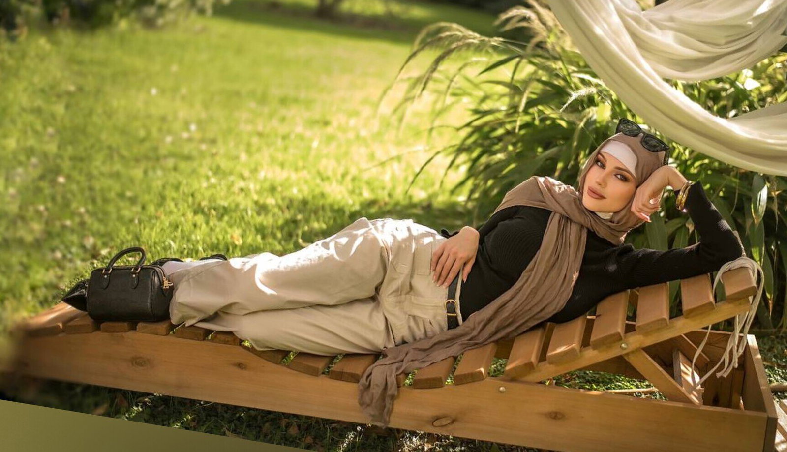 Julia Мansour 🪷 header