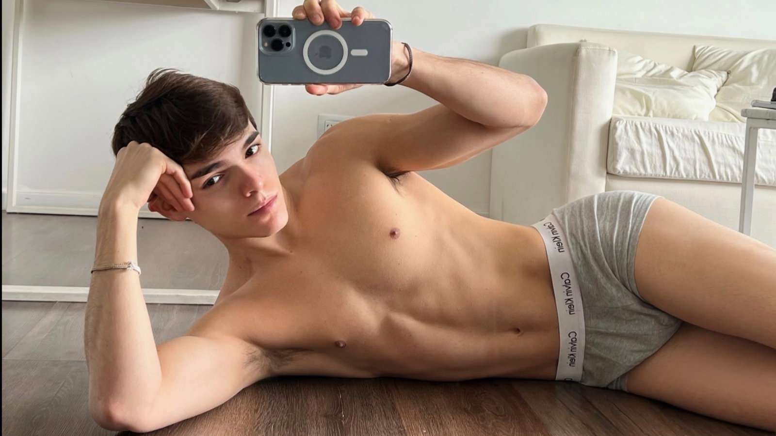 Leo Boy header