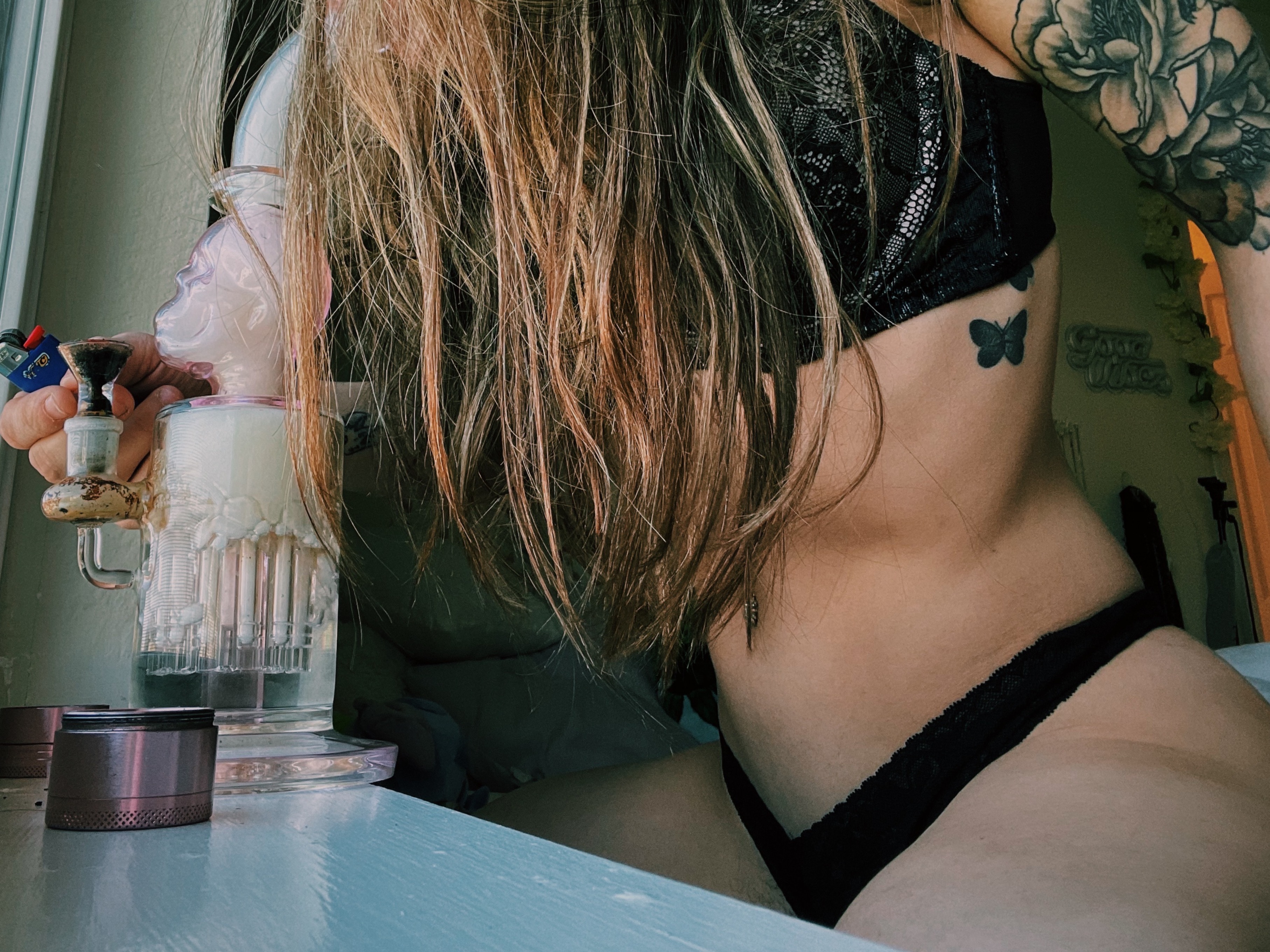 Nicole header