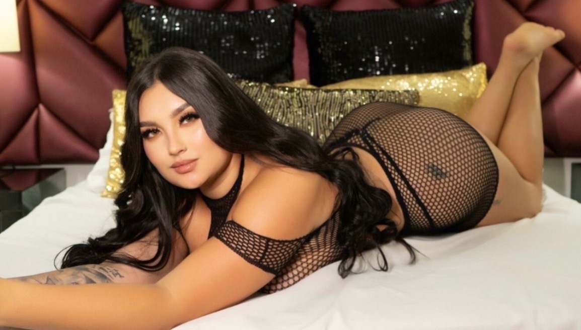 •N A L L E L Y • D I A Z•🍓❄️ header