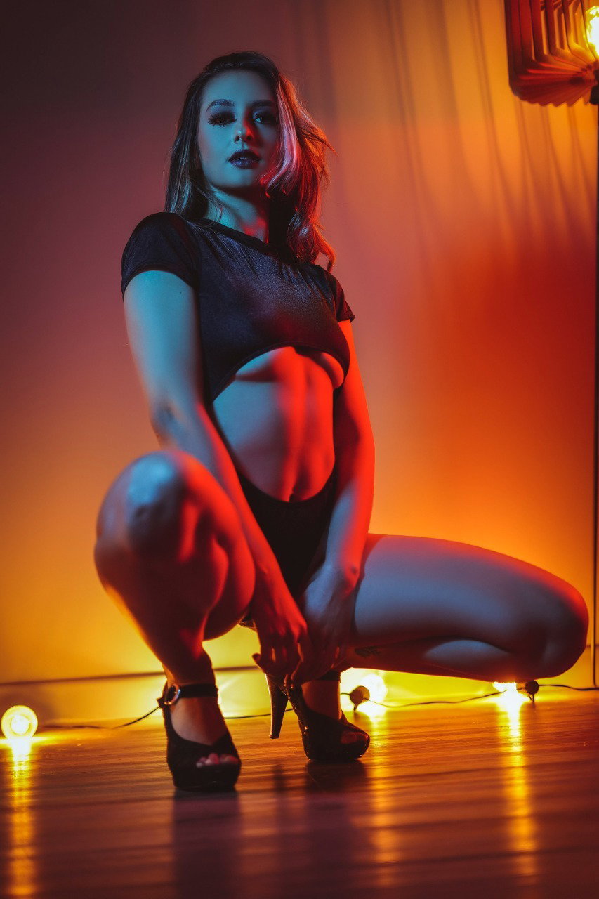 Nicolle Fiorett header