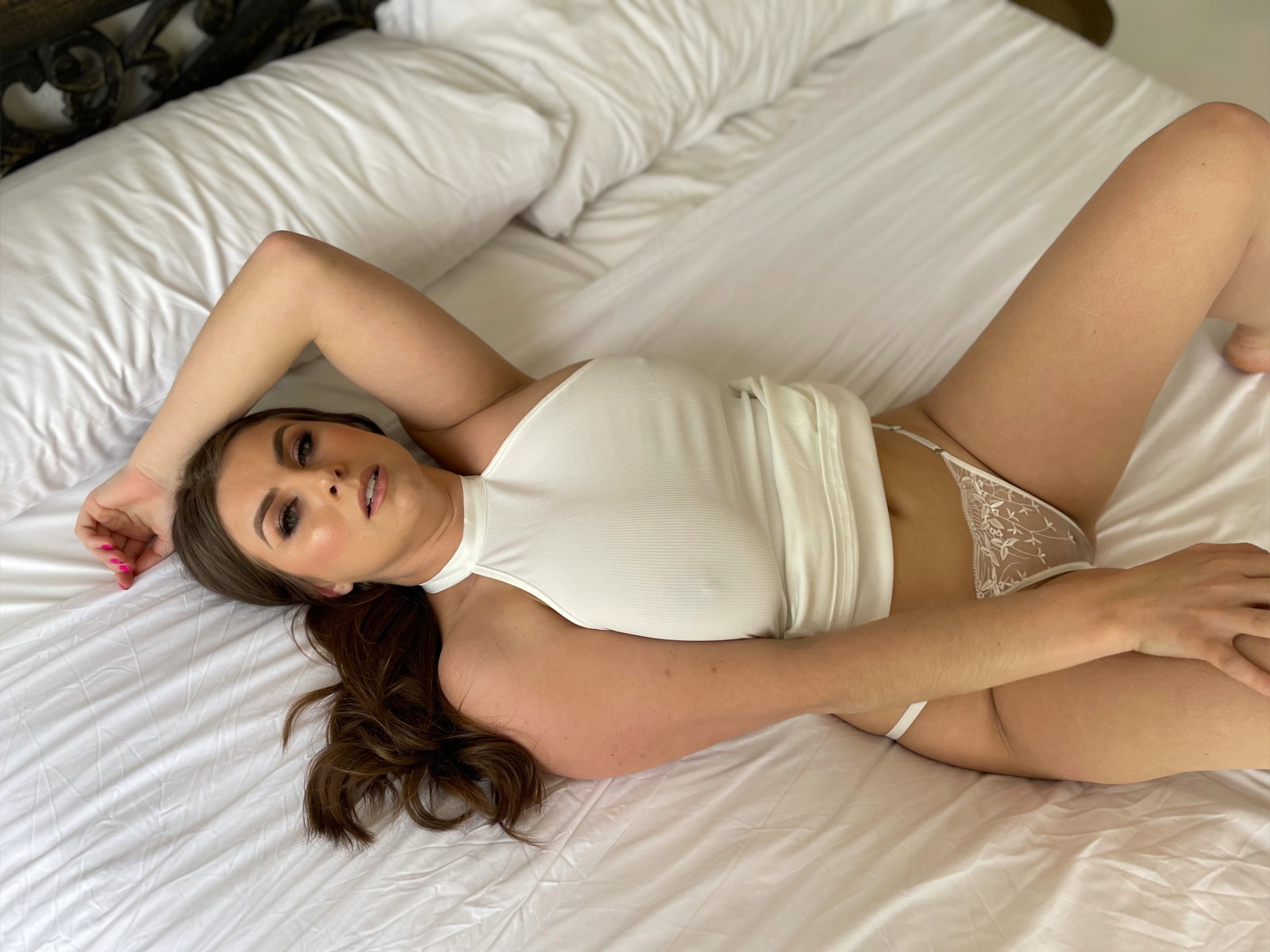 SARAH MCDONALD / NEWLY SINGLE header