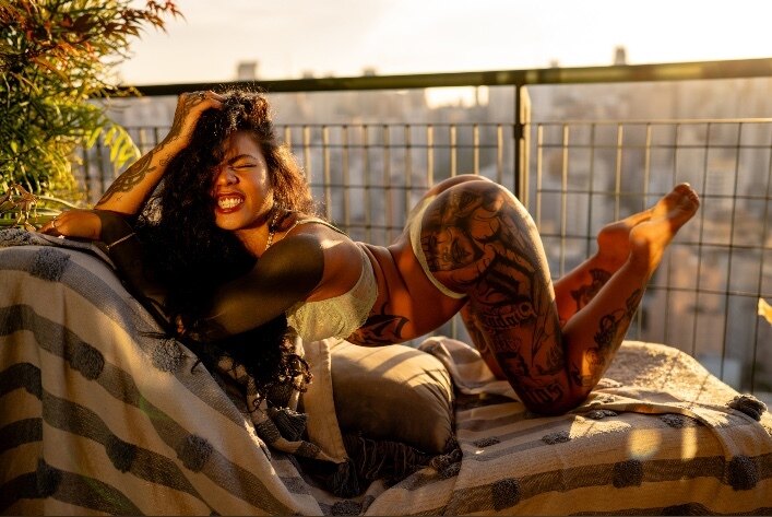 Valentina Naomi header