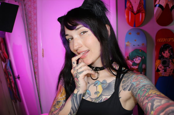 Hellcat 💜 petite tattoo model 🌸