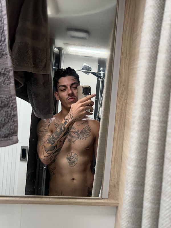 🄸🅅🄰🄽 🄹🄴🄽🄽🄴🅁 🦊