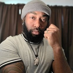 Izzy Akino - Onlyfans Creator