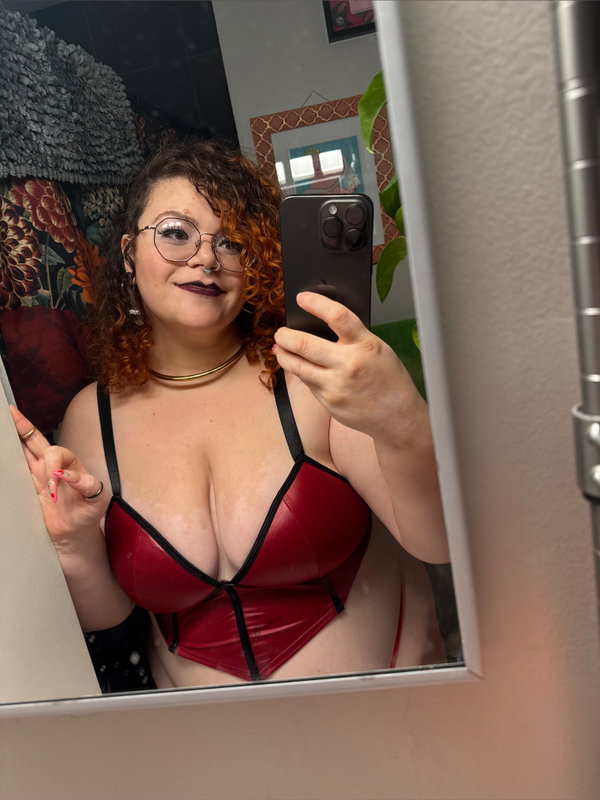 Kiki LoveJoy - OnlyFans creator with 4 reviews (4.0/5 stars)