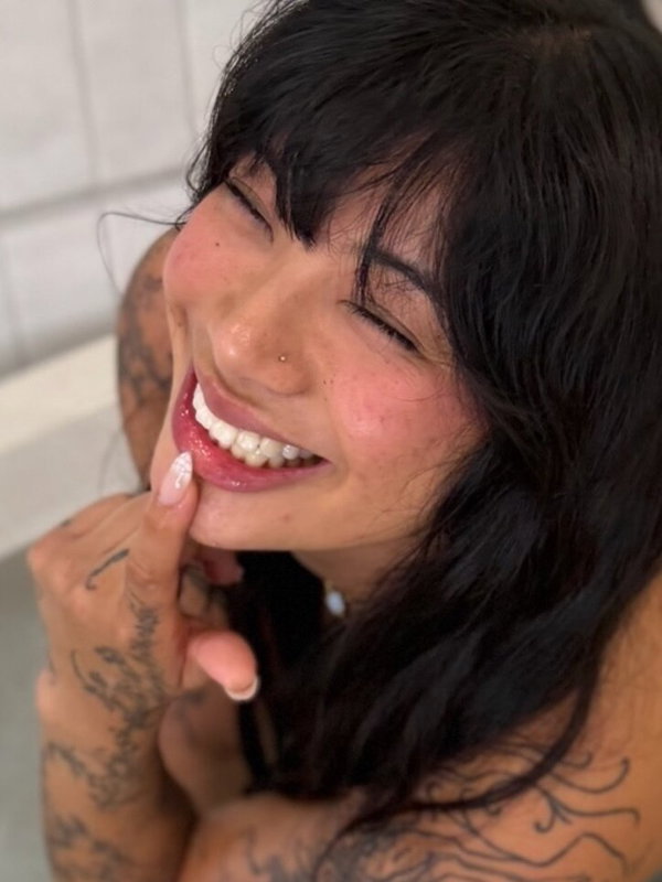 Kale - OnlyFans creator with 2 reviews (4.0/5 stars)