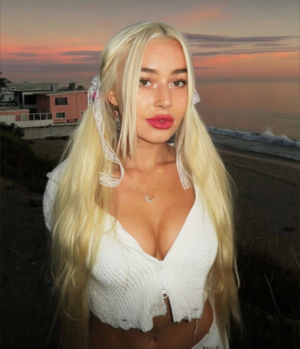 Kelly Lauren - OnlyFans creator with 0 reviews (0.0/5 stars)