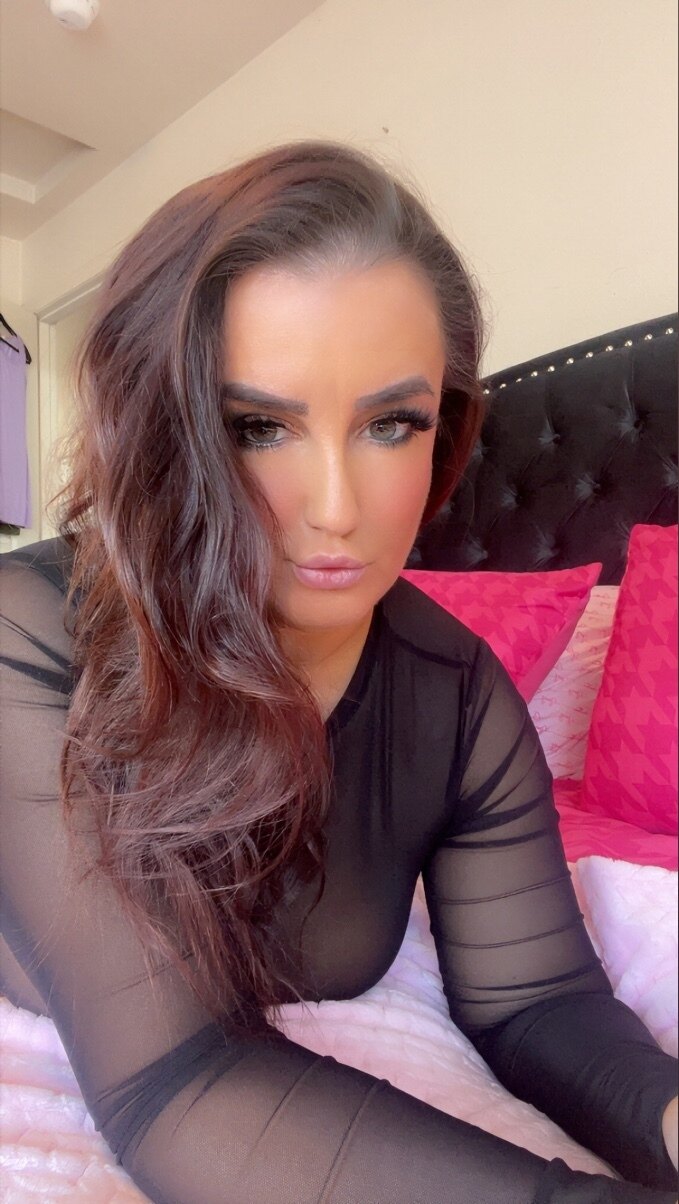 Khloee Luca - Onlyfans Creator