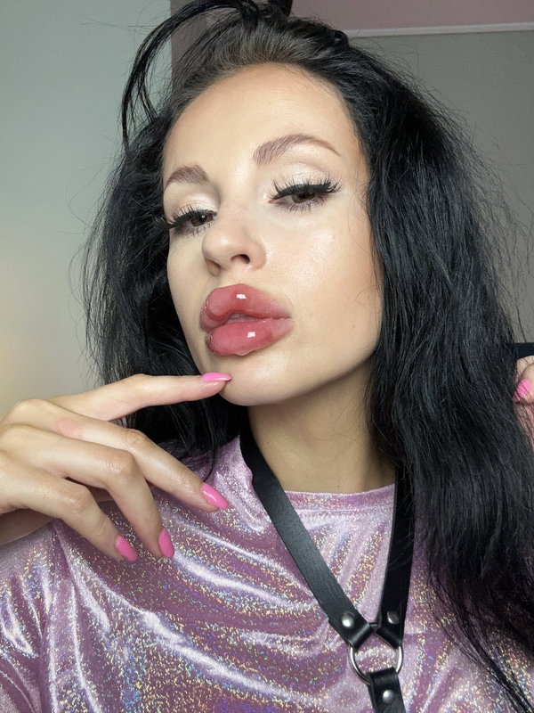 Maxi Lipz - OnlyFans creator with 0 reviews (0.0/5 stars)