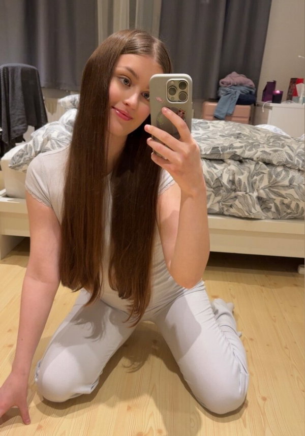 Tinna - OnlyFans creator with 2 reviews (5.0/5 stars)