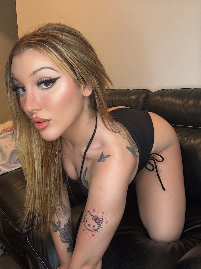 Luna Mari - Onlyfans Creator