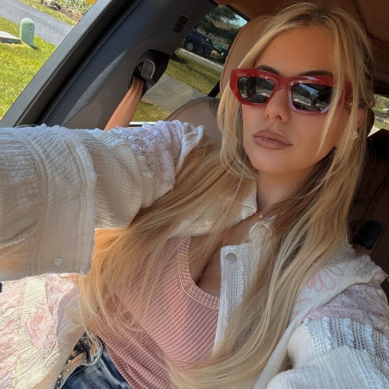 Hotwife Mommy Luna - Onlyfans Creator