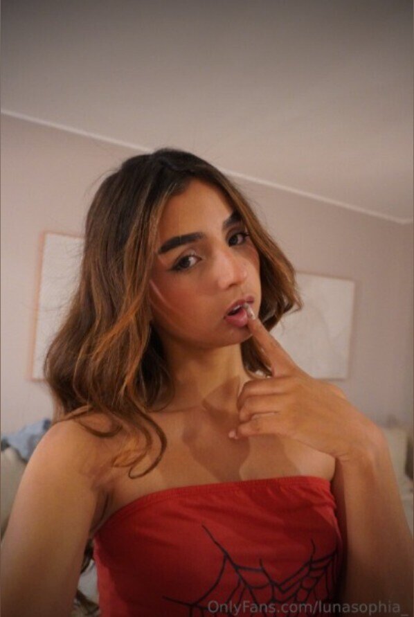 Luna Sophia - Onlyfans Creator