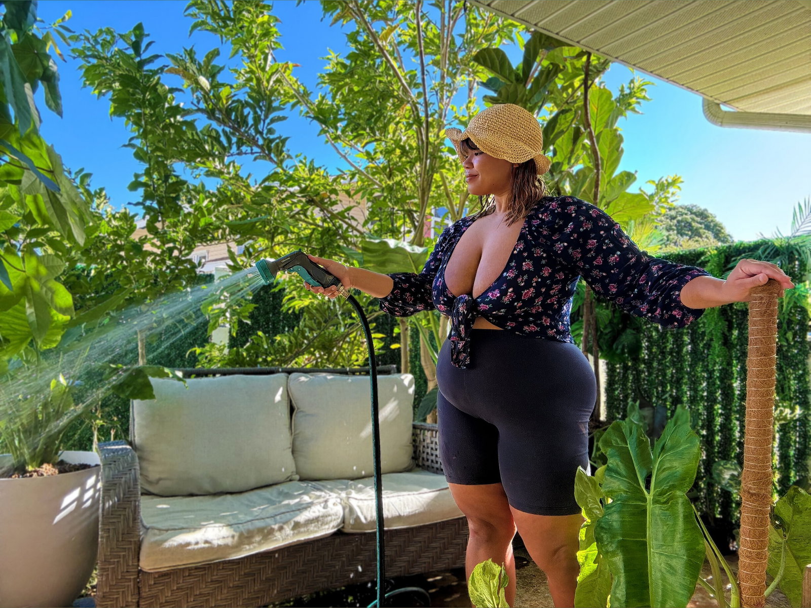 Mila Loves - Onlyfans Creator