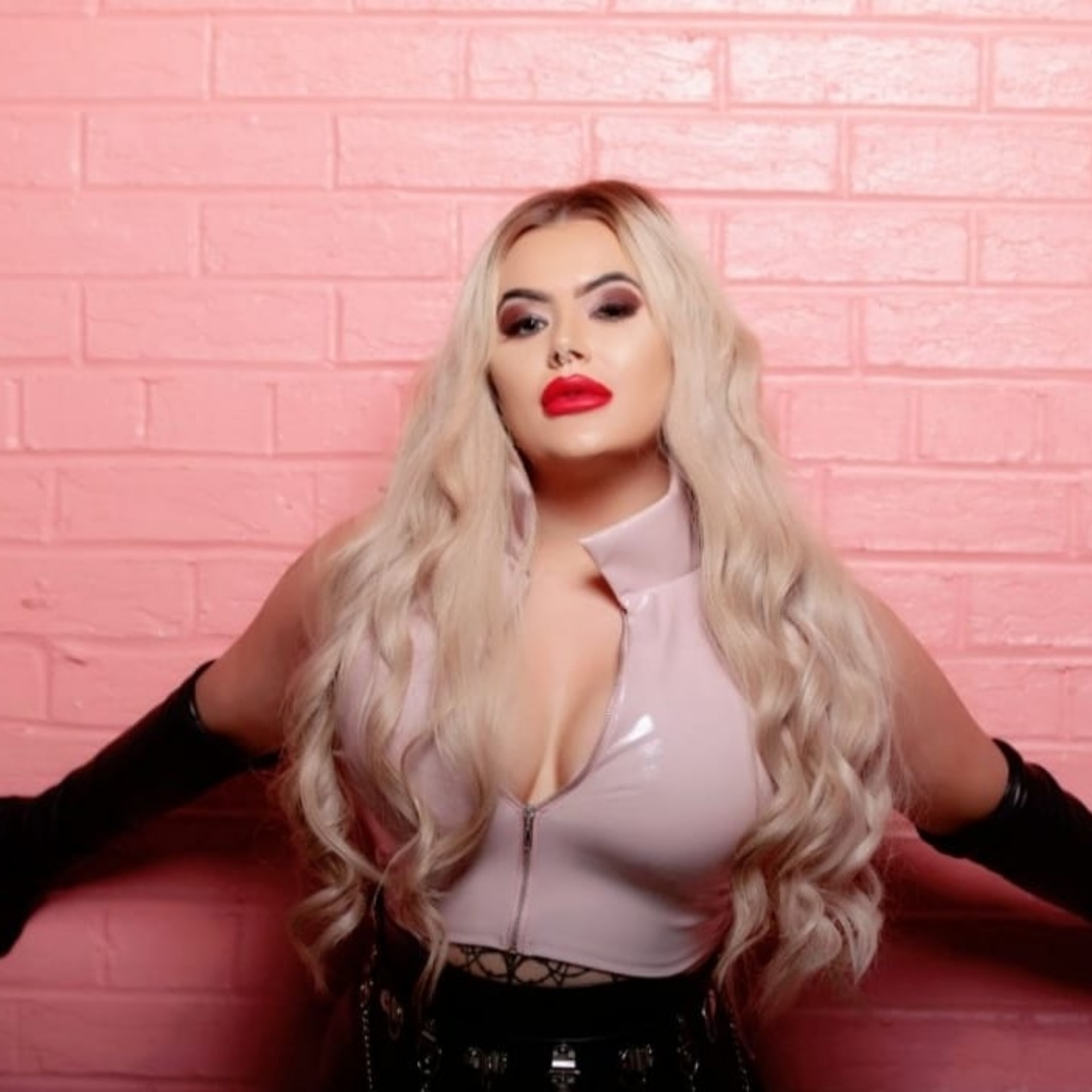 mistress laura