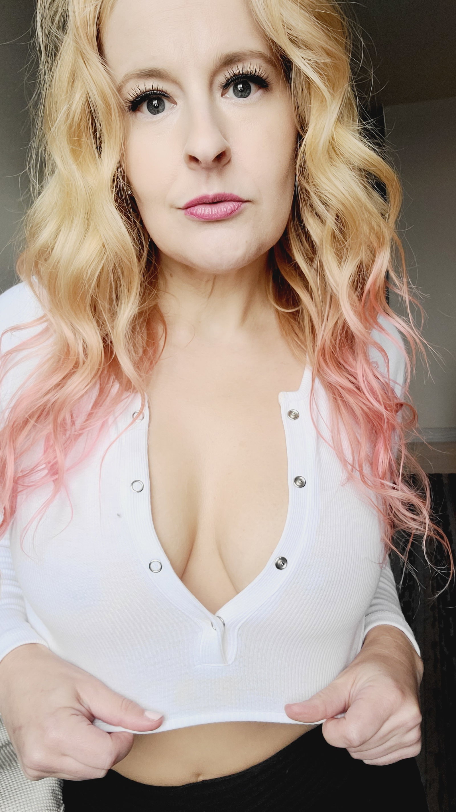 Nadia Layne - Onlyfans Creator