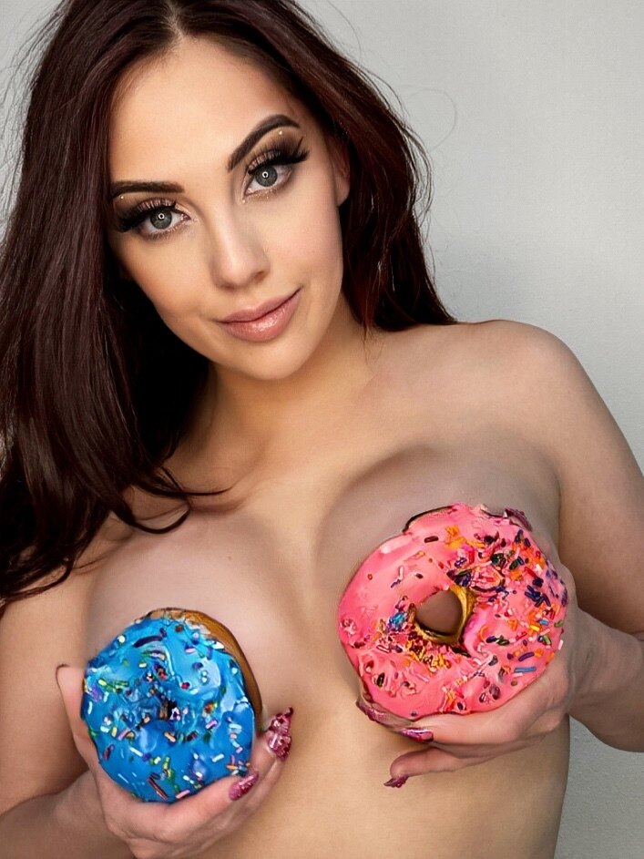 Nickey Huntsman - Onlyfans Creator