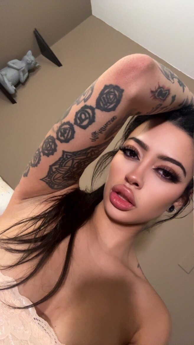 Nina Pink - Onlyfans Creator