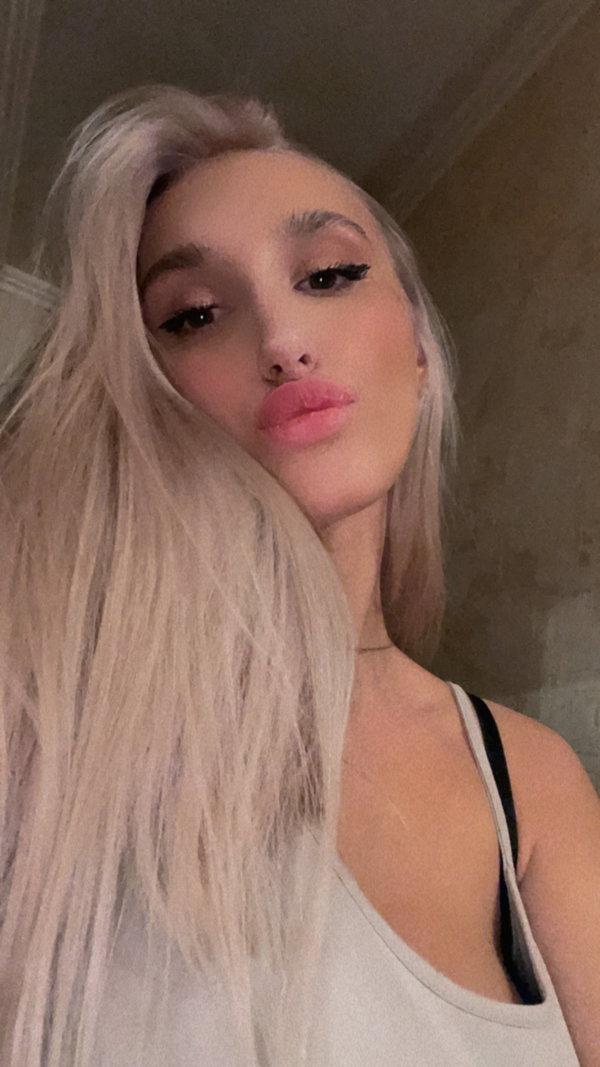 Julia Elmers - OnlyFans creator with 0 reviews (0.0/5 stars)