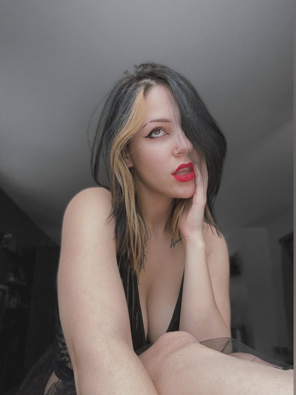 SarahLashe - OnlyFans creator with 0 reviews (0.0/5 stars)