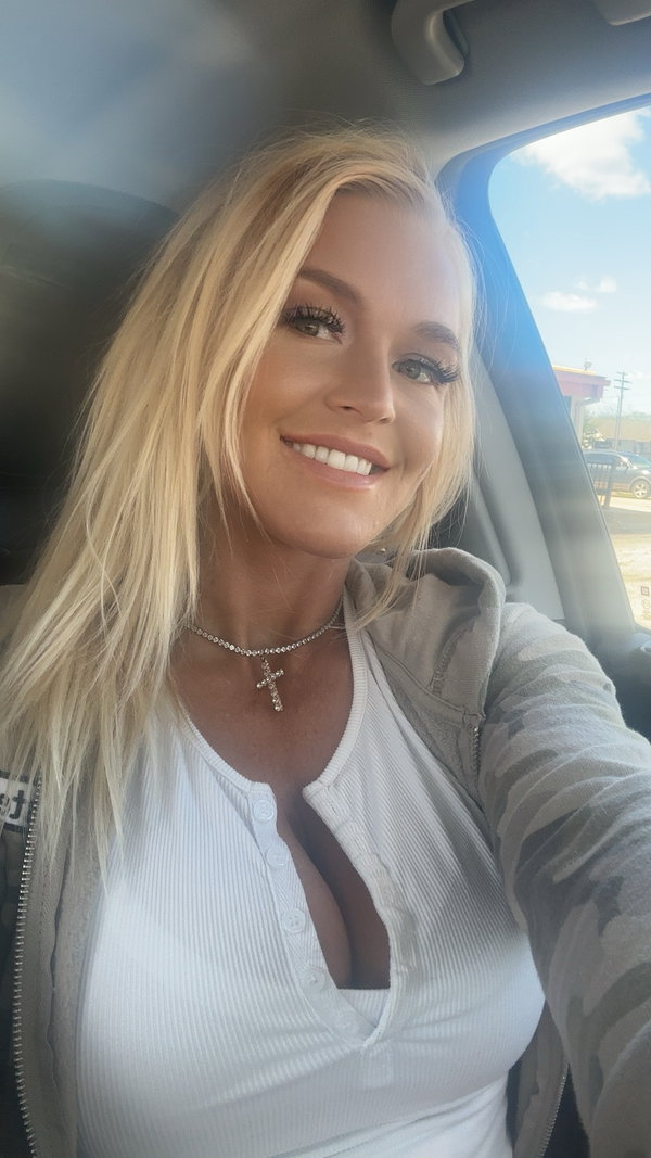 blondebaby27 - OnlyFans creator with 0 reviews (0.0/5 stars)