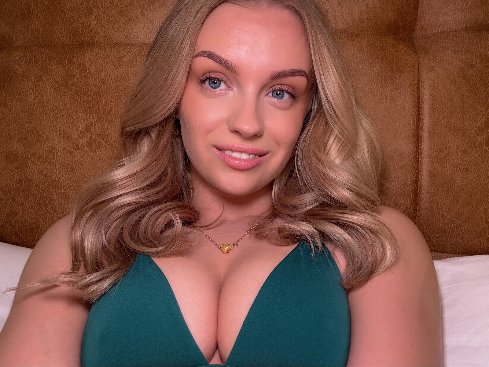 Rebecca - Onlyfans Creator