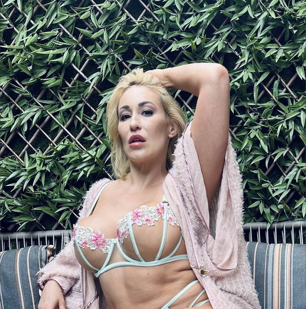 RyanKeely - America's Favorite Stepmom - OnlyFans creator with 0 reviews (0.0/5 stars)