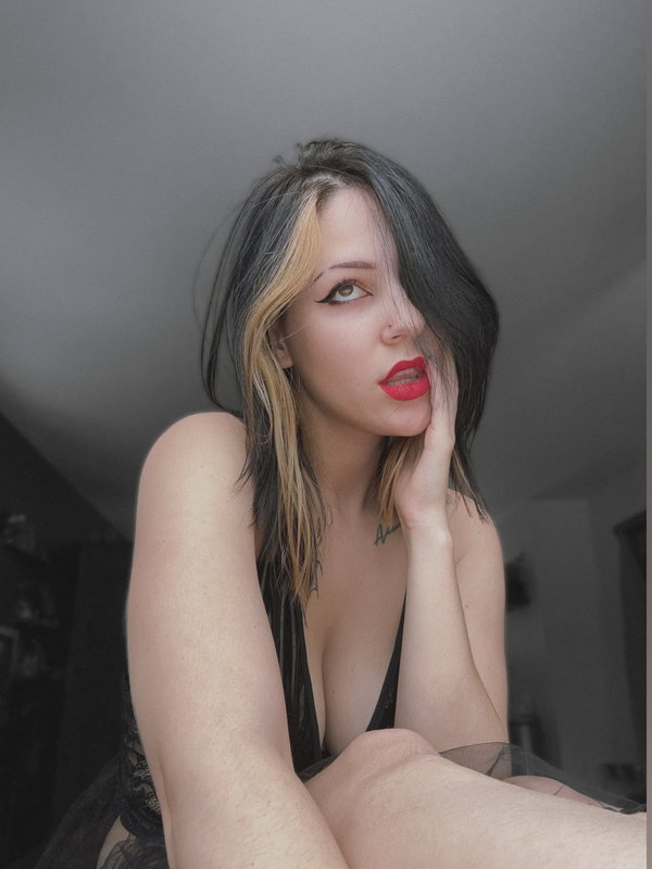 SarahLashe - OnlyFans creator with 0 reviews (0.0/5 stars)
