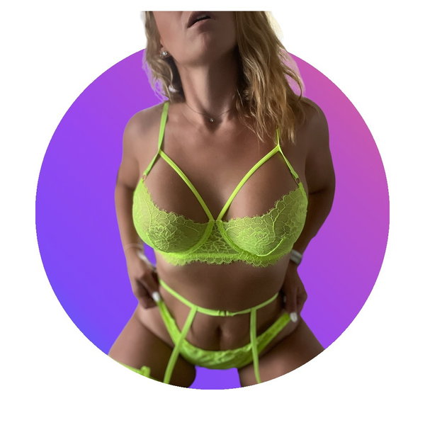 Amber Cox - OnlyFans creator with 0 reviews (0.0/5 stars)