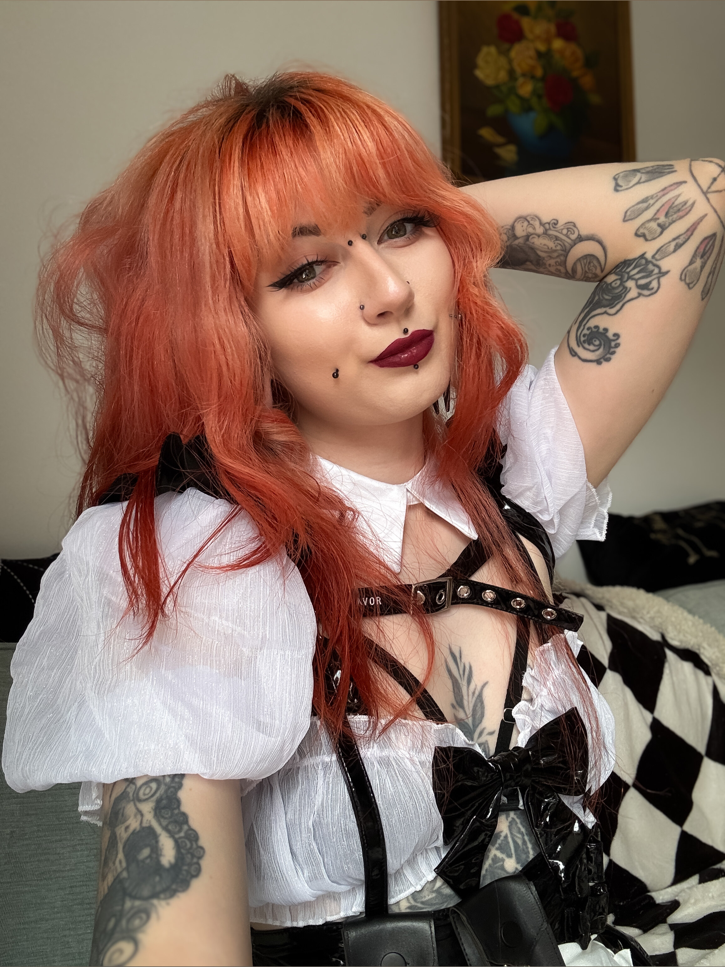 Shpooky Sarah 🖤 FREE VIDEOS WALL &amp; DMS 🎥