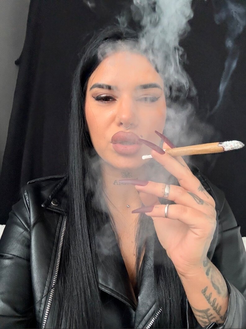 SmokingfetishKate - Onlyfans Creator