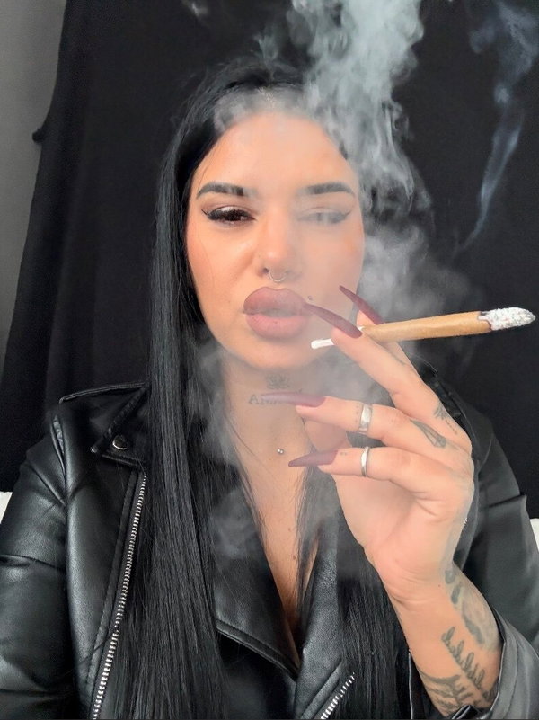 SmokingfetishKate - OnlyFans creator with 0 reviews (0.0/5 stars)