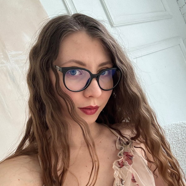 Stefanie Moon - OnlyFans creator with 0 reviews (0.0/5 stars)