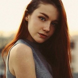 Emily Bloom - Onlyfans Creator