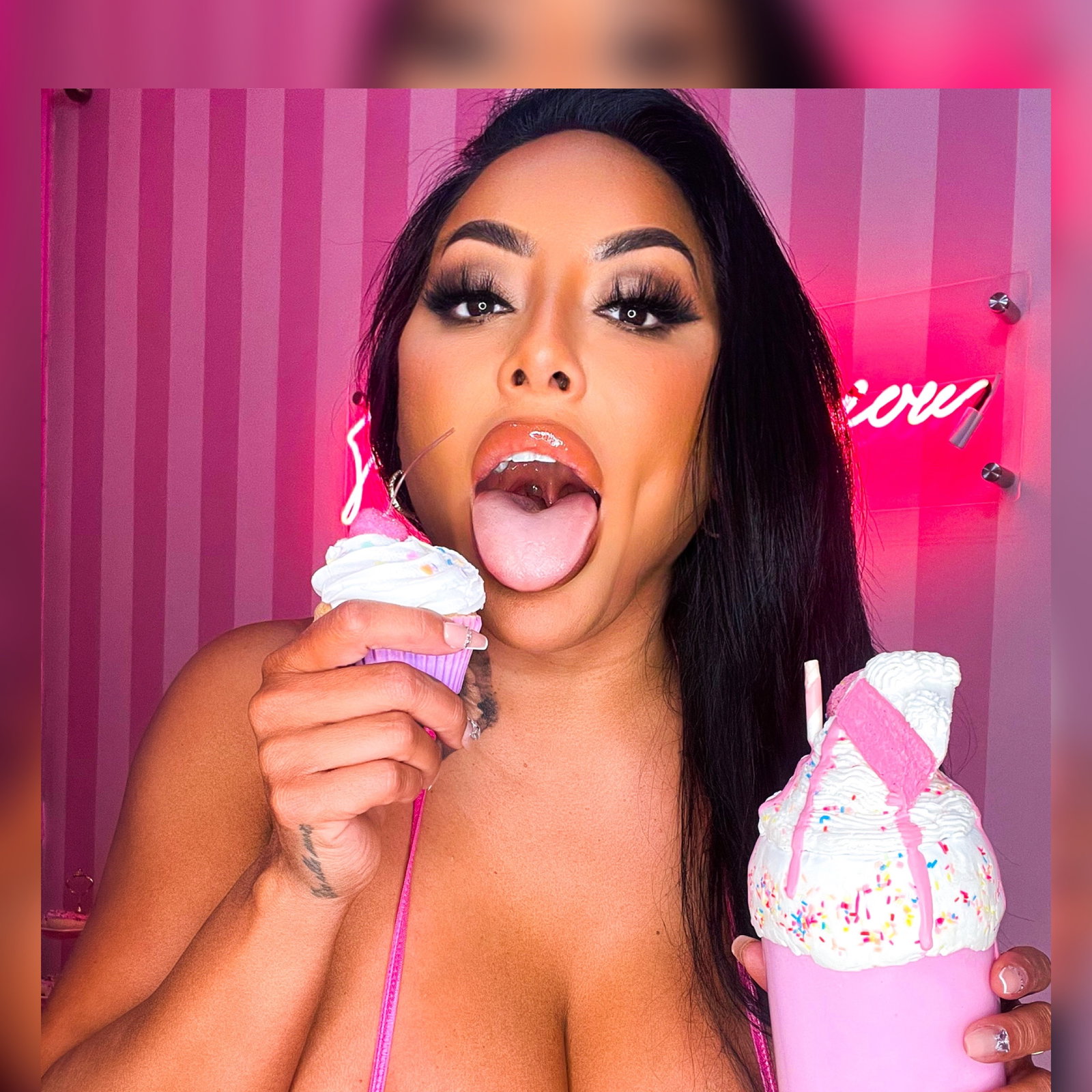 Kiara Mia - Onlyfans Creator