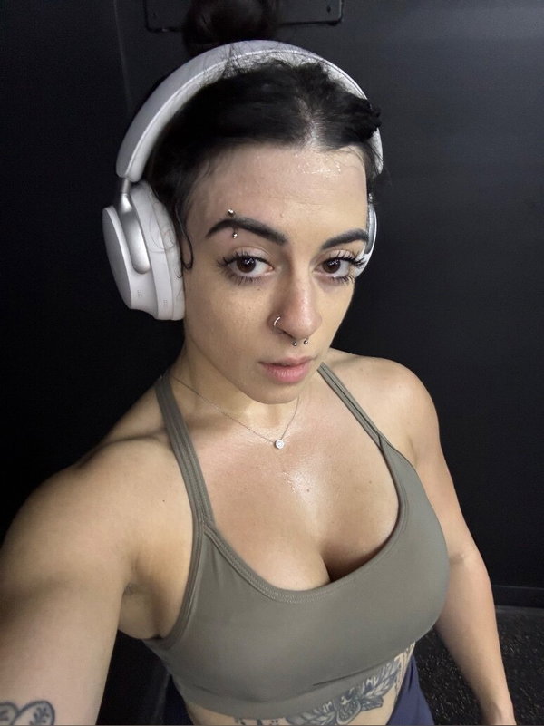 Shania - OnlyFans creator with 0 reviews (0.0/5 stars)