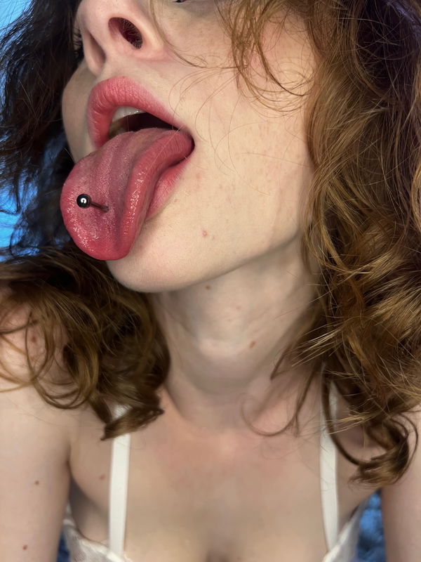 Valentinaemi - OnlyFans creator with 0 reviews (0.0/5 stars)