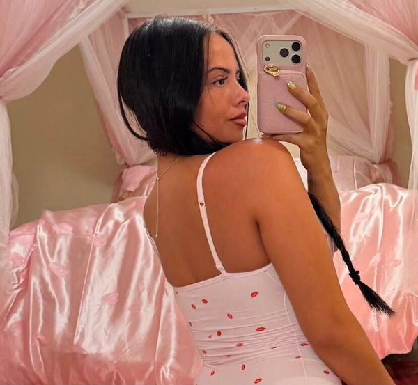 Mia - OnlyFans creator with 0 reviews (0.0/5 stars)