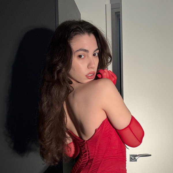 Curly - OnlyFans creator with 0 reviews (0.0/5 stars)